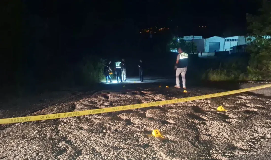 Sakarya’nın Akyazı ilçesinde iki grup arasında başlayan sözlü tartışma, kısa