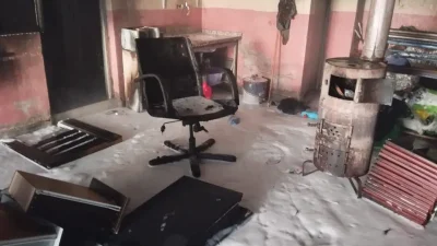 Gümüşhane’nin Kelkit ilçesinde babasına ait iş yerinde sobayı yakmaya çalışırken