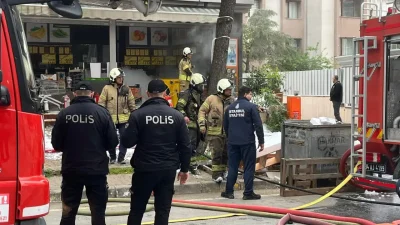 İstanbul Maltepe’de tekstil malzemelerinin bulunduğu bir depoda çıkan yangın hareketli