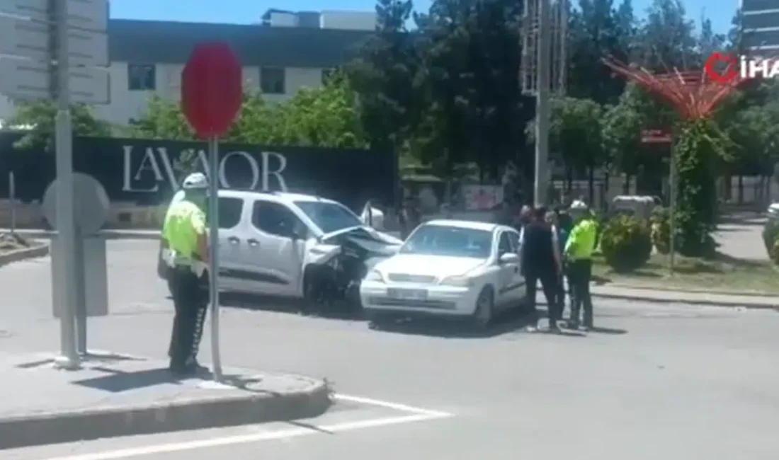 Batman’da hafif ticari araç ile otomobilin çarpışması sonucu meydana gelen