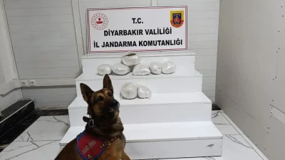 Diyarbakır’da jandarma ekiplerinin zehir tacirlerine yönelik düzenlediği dev uyuşturucu operasyonunun