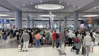 Kurban Bayramı tatilinin başlamasıyla birlikte İstanbul ve Sabiha Gökçen havalimanlarında