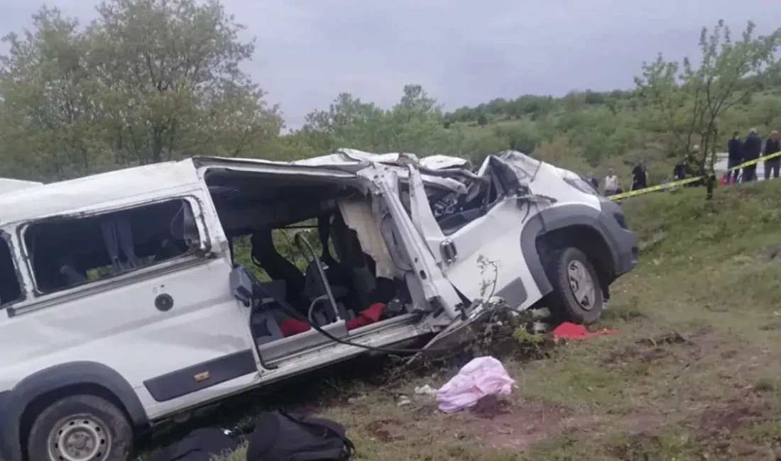 Yozgat’ın Saraykent ilçesinde öğrencileri taşıyan servis aracının kontrolden çıkarak devrilmesi