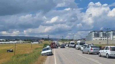 Adıyaman’da otomobil ile hafif ticari aracın karıştığı feci kazada adeta