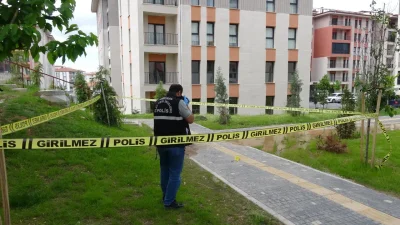 Malatya’nın Yeşilyurt ilçesinde bir site içerisinde yerde hareketsiz halde bulunan