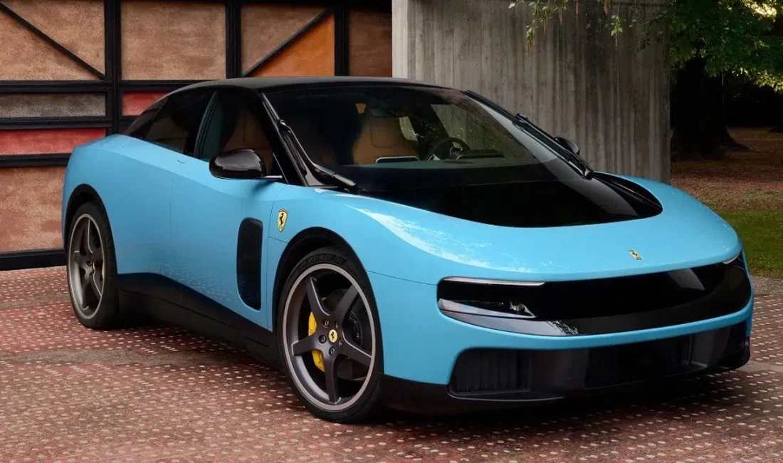 İtalyan otomotiv devi Ferrari, tarihinin ilk tamamen elektrikli modeli “Luce”