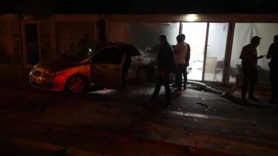Malatya’da lastiği patlayan bir otomobilin kontrolden çıkarak park halindeki araca