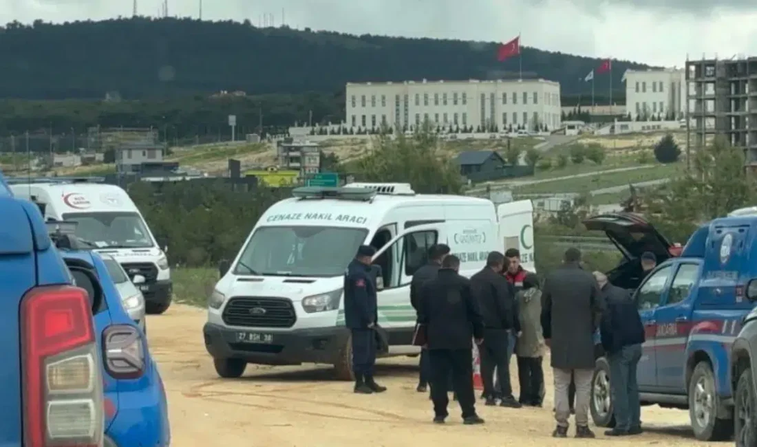 Gaziantep’te ormanlık alan içerisinde park halindeki bir aracın koltuğunda başından