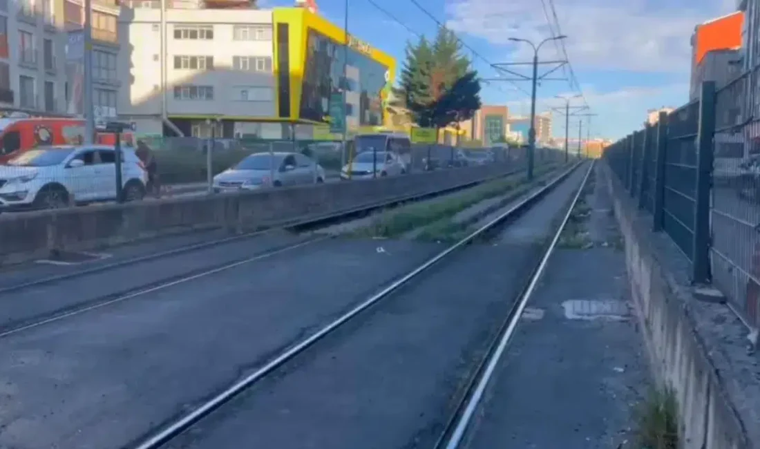 Gaziosmanpaşa’da seyir halindeki tramvay ile bir motosikletin çarpışması sonucu meydana