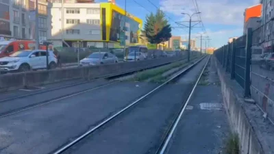 Gaziosmanpaşa’da seyir halindeki tramvay ile bir motosikletin çarpışması sonucu meydana