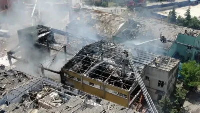 Kazakistan’ın Öskemen kentinde bulunan dev çinko fabrikasında meydana gelen şiddetli