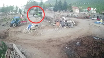 Kayseri’nin Hacılar ilçesinde halk otobüsünden indikten hemen sonra yolun karşısına