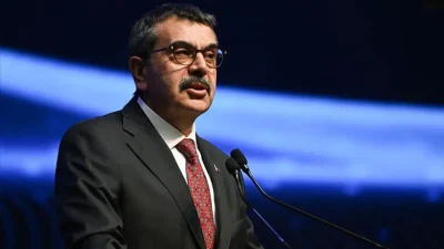 Milli Eğitim Bakanı Yusuf Tekin, büyük bir heyecanla gerçekleştirilen İmam