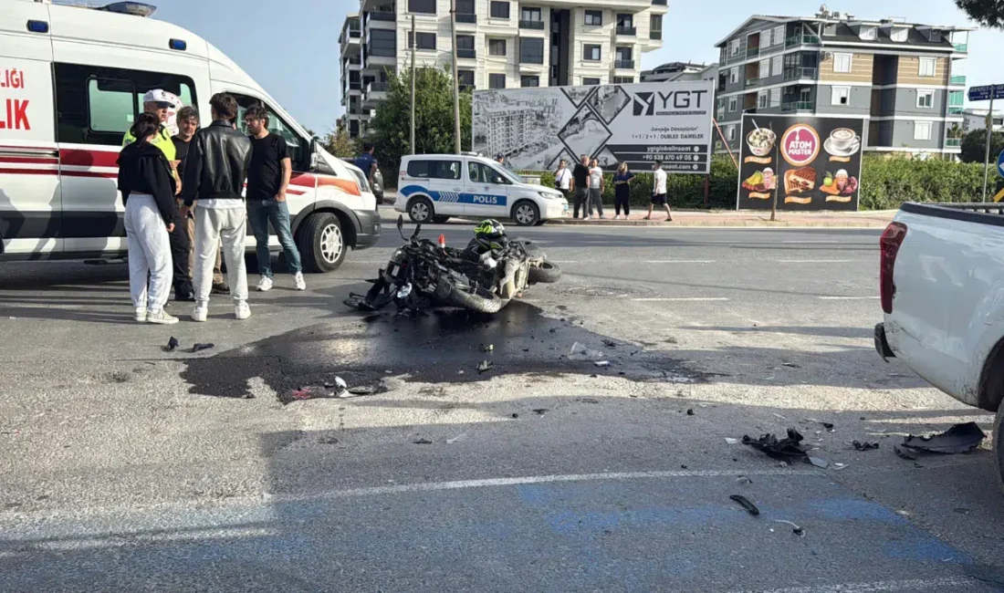 Antalya’nın Gazipaşa ilçesinde meydana gelen feci trafik kazasında, çift kabin