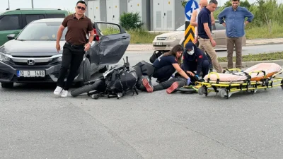 Antalya’nın Manavgat ilçesinde otomobil ile motosikletin çarpışması sonucu meydana gelen