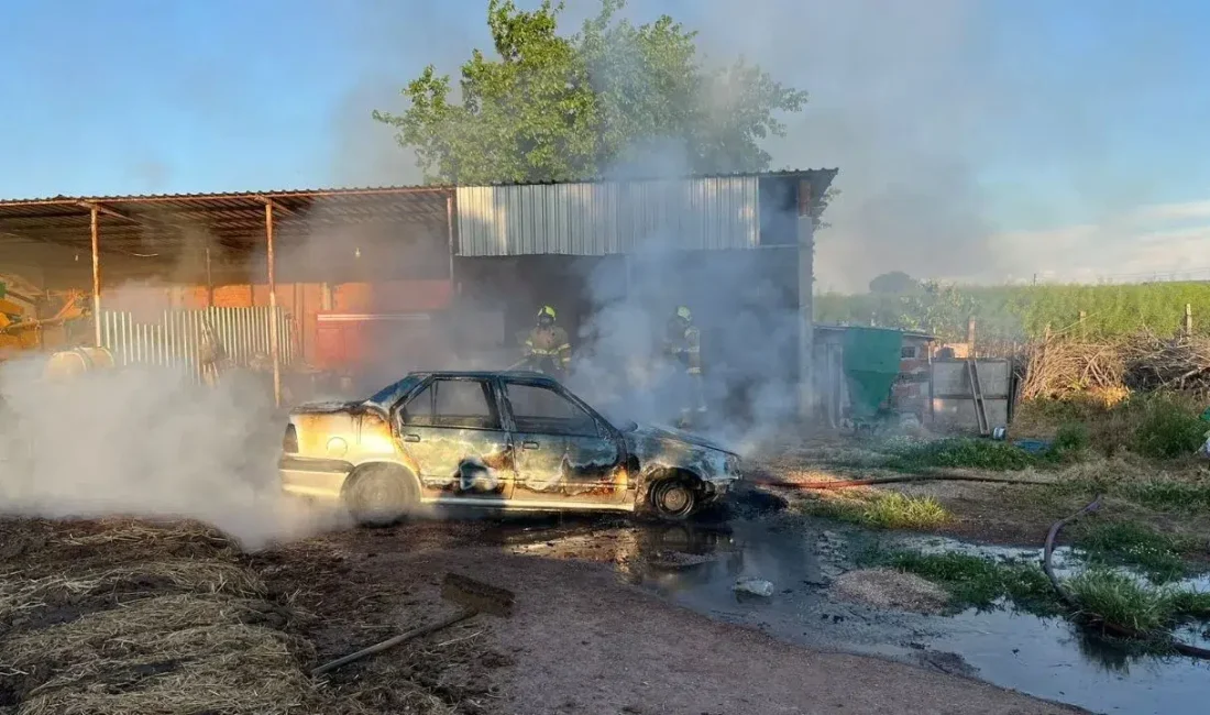 Balıkesir’in Gönen ilçesinde aniden yükselen alevler geceyi aydınlattı. Buğdaylı Mahallesi’nde