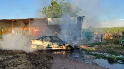 Balıkesir’in Gönen ilçesinde aniden yükselen alevler geceyi aydınlattı. Buğdaylı Mahallesi’nde