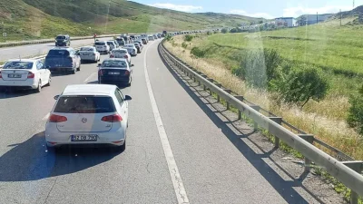 Trabzon’da geçirdikleri bayram tatilinin ardından dönüş yoluna koyulan binlerce vatandaş,