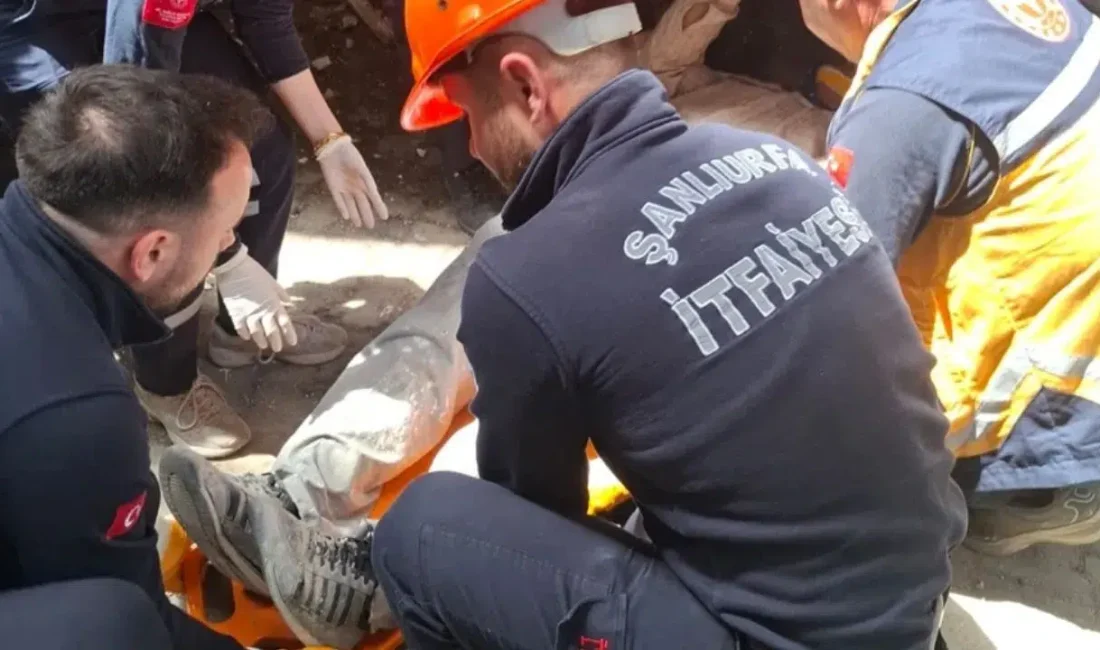 Şanlıurfa’nın Birecik ilçesinde dış cephe çalışması sırasında iskelenin aniden çökmesiyle