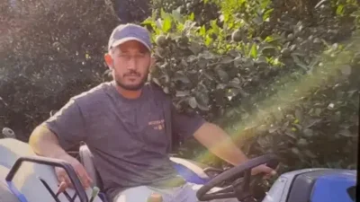 Adana’nın Yüreğir ilçesinde kontrolden çıkarak devrilen traktörün altında kalan talihsiz