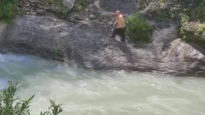 Adana’nın Karaisalı ilçesinde serinlemek amacıyla Eğlence Çayı’na giren bir genç,