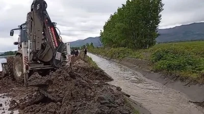Tokat’ın Pazar ilçesinde etkisini gösteren şiddetli sağanak yağış dere ve