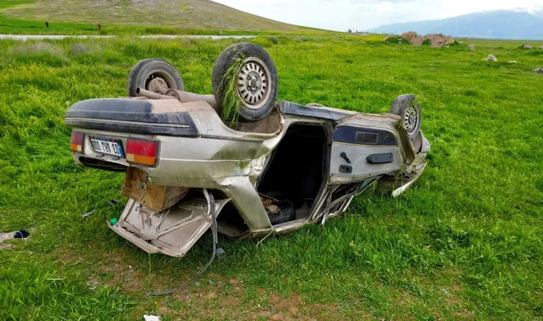 Afyonkarahisar’ın Bolvadin ilçesinde kontrolden çıkan bir otomobilin şarampole devrilmesi sonucu