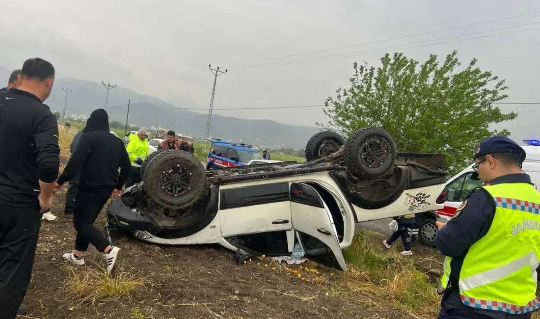 Osmaniye’nin Düziçi ilçesinde kontrolden çıkan bir otomobilin tarlaya uçması sonucu