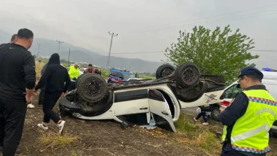 Osmaniye’nin Düziçi ilçesinde kontrolden çıkan bir otomobilin tarlaya uçması sonucu