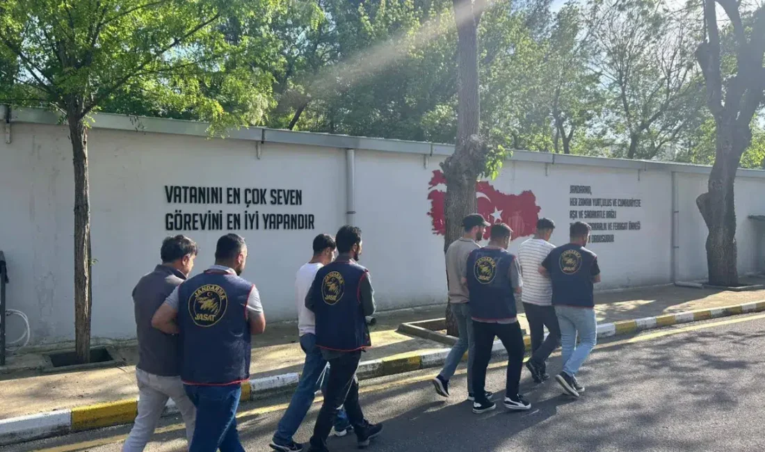 Diyarbakır’da Jandarma Suç Araştırma Timleri (JASAT) koordinesinde düzenlenen geniş çaplı