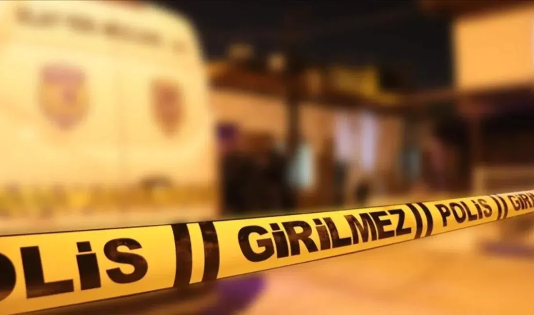İstanbul Küçükçekmece’de fırtınanın şiddetiyle binadan kopan dev su borusu, bebeğiyle