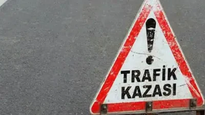 Antalya’nın Manavgat ilçesinde yaya geçidindeki yayalara yol vermek için duran