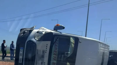 Batman ile Hasankeyf ilçesini birbirine bağlayan kara yolunda yolcu minibüsü