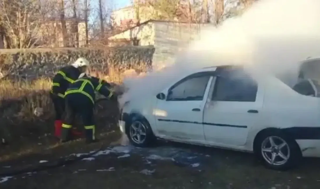 Kars’ta park halindeki LPG’li bir araçta çıkan yangın mahalle sakinlerini