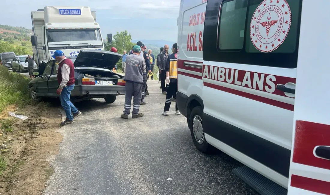 Manisa’nın Salihli ilçesinde kamyon ile otomobilin kafa kafaya çarpıştığı feci
