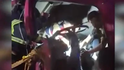 Diyarbakır-Şanlıurfa karayolunda iki tırın çarpışması sonucu meydana gelen feci kazada