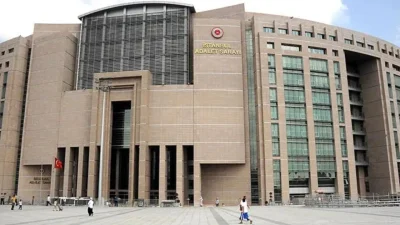 İstanbul Adalet Sarayı’nda sabah saatlerinde yaşanan hareketlilik büyük bir paniğe