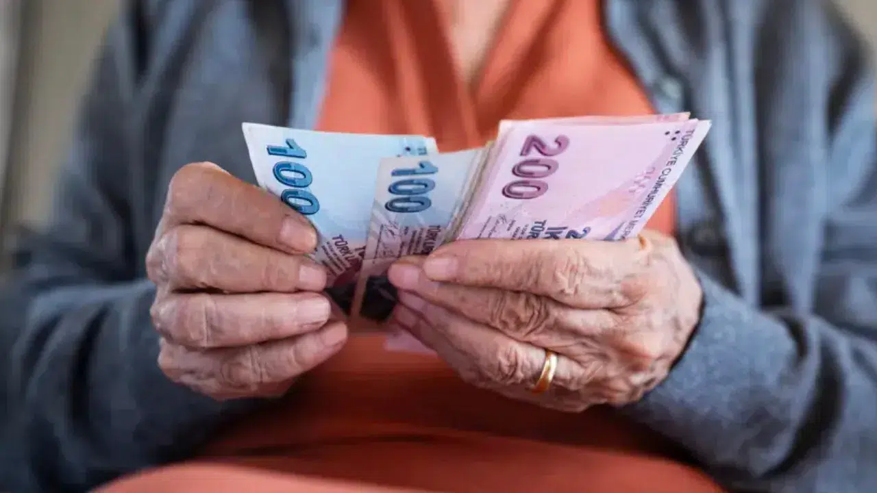 Milyonlarca emeklinin büyük bir heyecanla beklediği Kurban Bayramı ikramiyesi ve