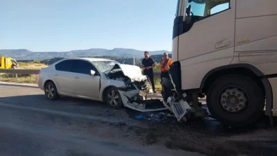 Mersin’in Mut ilçesinde meydana gelen feci tır ve otomobil çarpışmasında