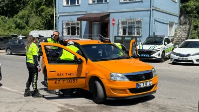 Zonguldak’ta emniyet güçlerinin gerçekleştirdiği rutin trafik denetimleri sırasında durdurulan bir
