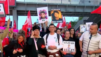 İstanbul’da hayatını kaybeden gençlerin anısına düzenlenen anma yürüyüşünde gözyaşları sel