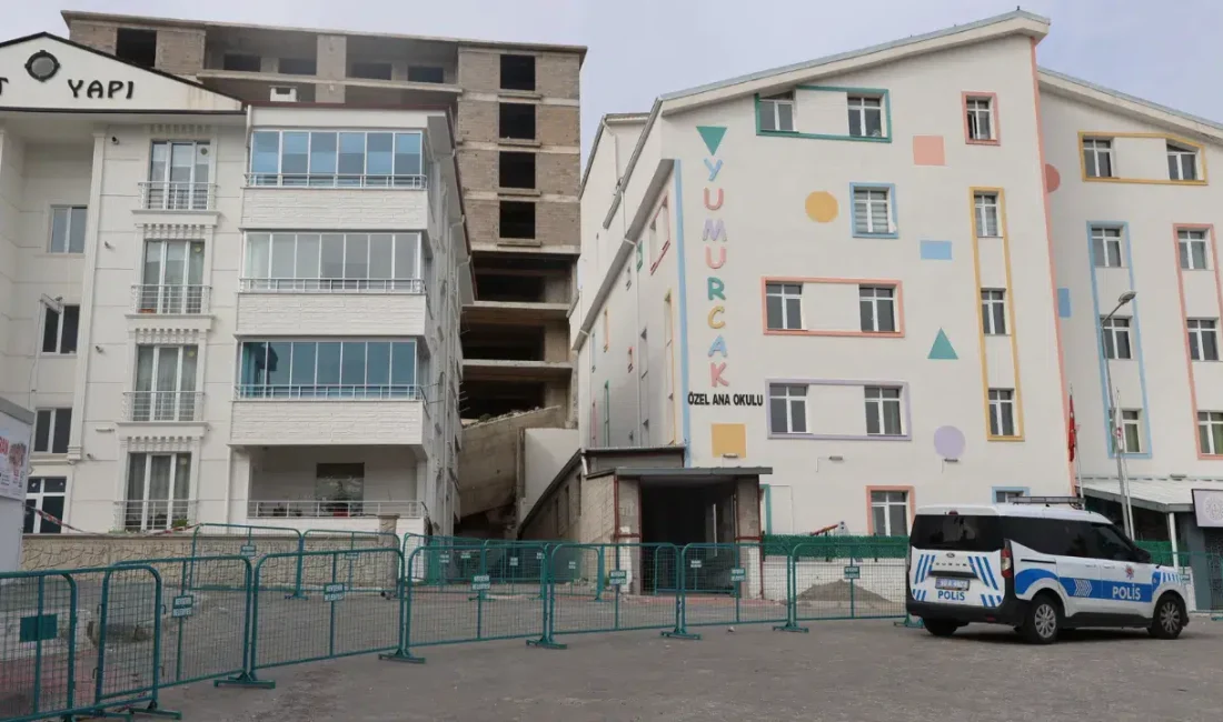 Nevşehir’de etkili olan sağanak yağışların ardından bir inşaatın istinat duvarında