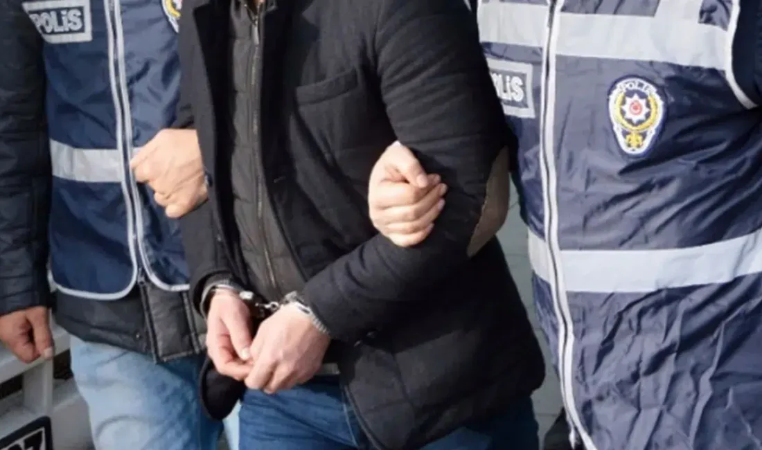 Adana’nın Sarıçam ilçesinde tabancasıyla çevreye rastgele ateş açarak mahalle sakinlerine