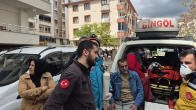 Bingöl’de beş katlı bir binanın bodrum katında başlayan yangın kısa