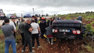 Mardin’in Ömerli ilçesinde kontrolden çıkarak devrilen otomobil adeta can pazarı