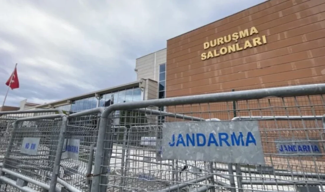 İstanbul Büyükşehir Belediyesi yolsuzluk davasının 32’nci duruşmasında tansiyon yükselirken firari