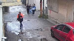 Adana’da barınacak evi olmadığı için parklarda ve sokaklarda yaşamını sürdüren