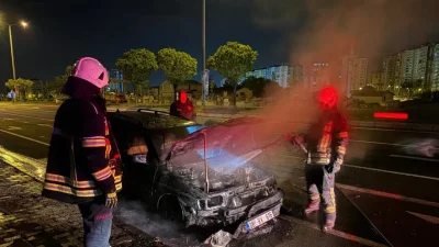 Kayseri’nin Melikgazi ilçesinde seyir halindeyken aniden motor kısmından alevler yükselen