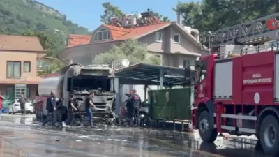 Muğla’nın Fethiye ilçesinde bir akaryakıt istasyonunda park halindeki tırın aniden