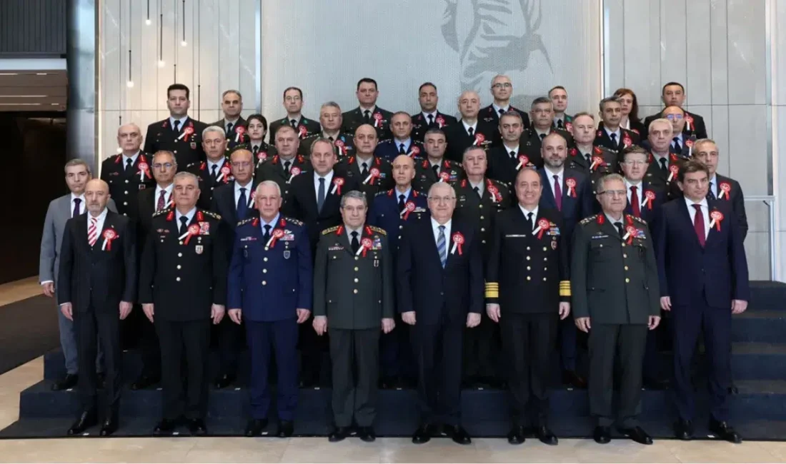 Milli Savunma Bakanı Yaşar Güler, Türk Silahlı Kuvvetleri’nin en üst